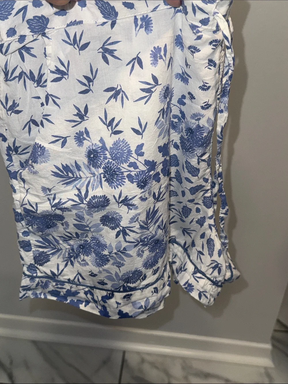 Joie womans White and Blue Floral Pajama Set Size L